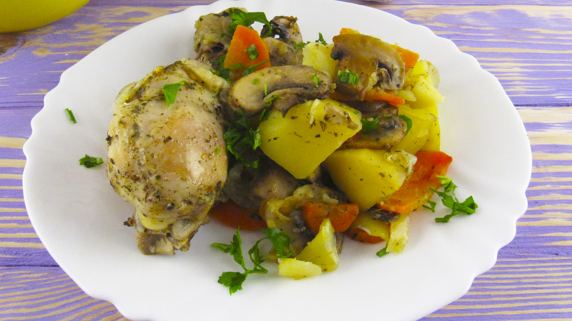 Курица с грибами и картошкой в духовке