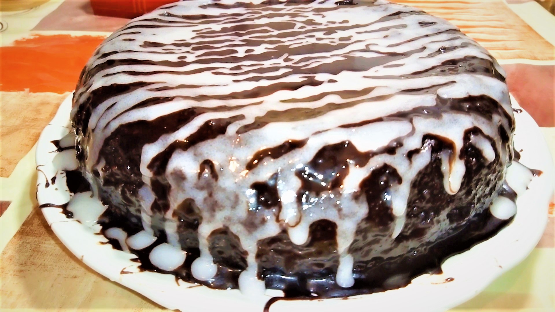 Как приготовить шоколадно-сметанный пирог в мультиварке