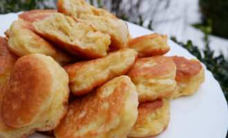 Безумно вкусные дрожжевые оладьи c яблоками