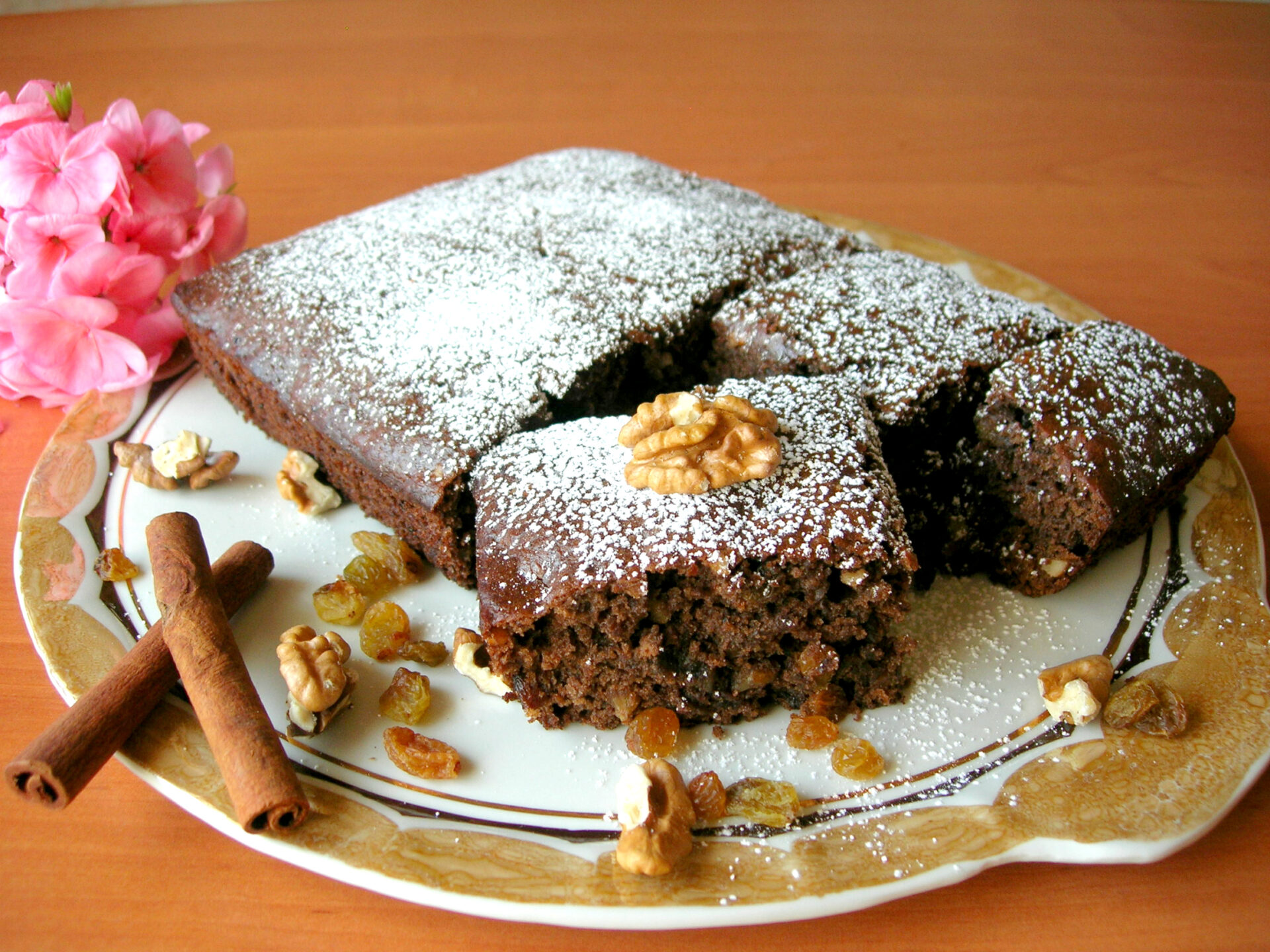 Постный пирог с маком и орехами