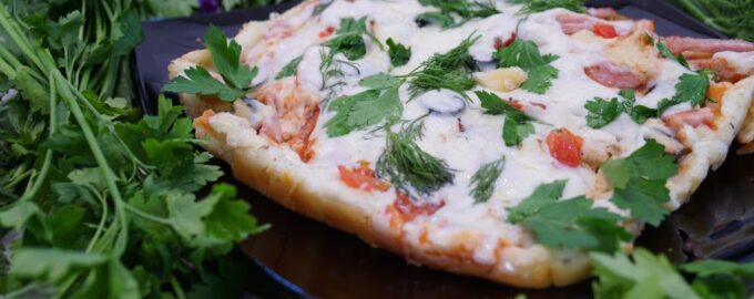 Как приготовить пиццу на сковороде: 3 аппетитных рецепта