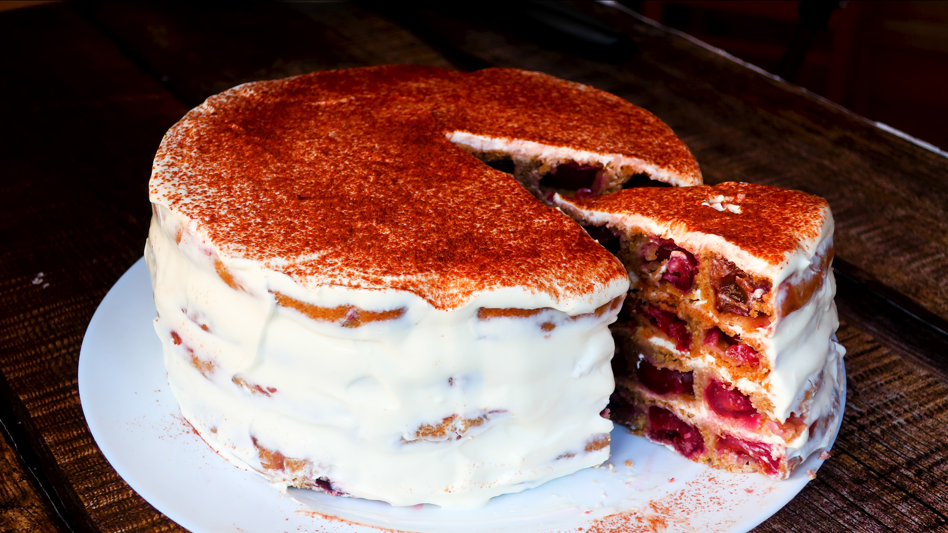 Бисквитный торт со сметанным кремом и вишней рецепт с фото пошагово