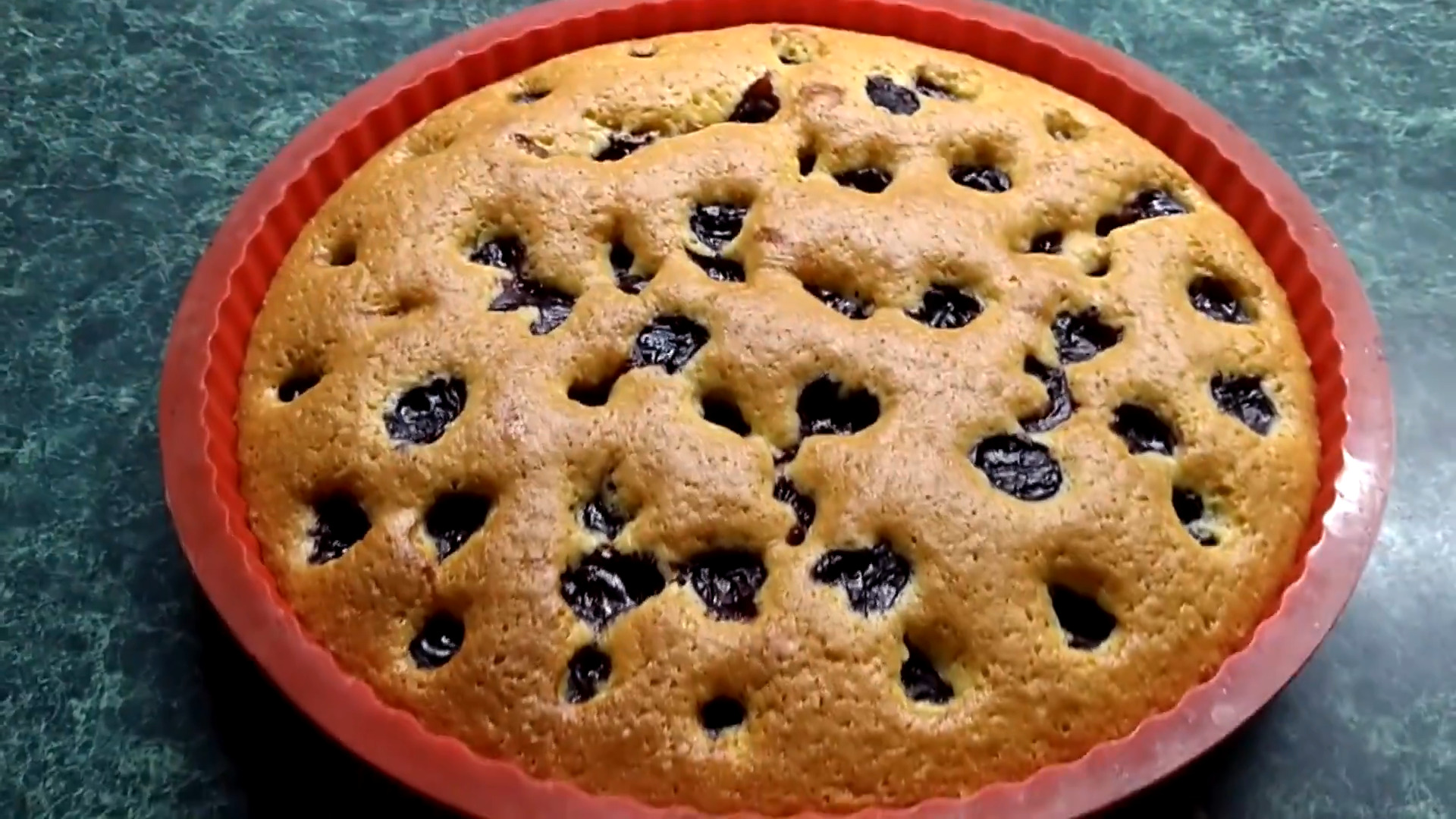 Домашний пошаговый рецепт вишневого пирога в духовке