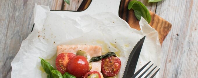 Как приготовить Рыба по французски в духовке с помидорами и сыром рецепт пошагово