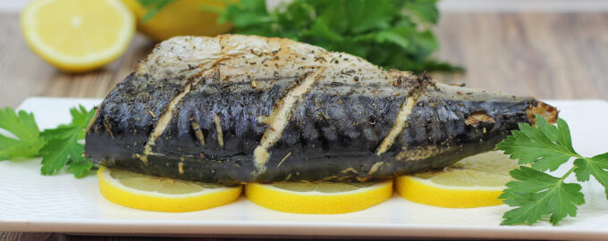 Рыба скумбрия запеченная в духовке с овощами