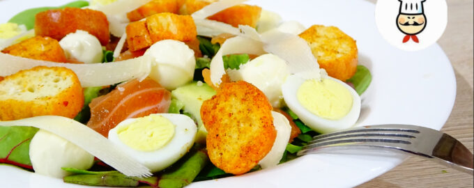 Слоеный салат Мимоза с рыбными консервами, сыром и картошкой