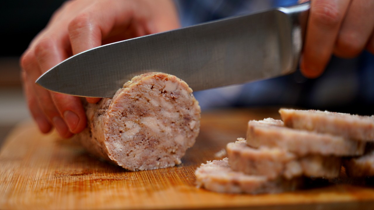 Простой рецепт домашней куриной колбасы