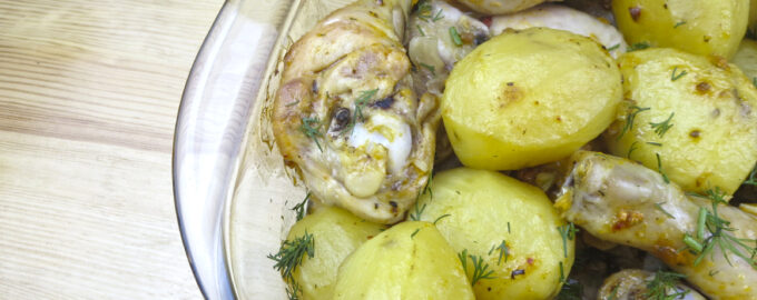 Вариант 2. Новый рецепт куриных голеней с картошкой в духовке