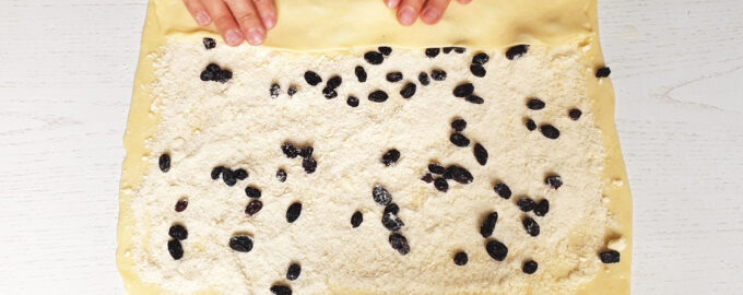 Способ приготовления песочного печенья на майонезе с шоколадными каплями