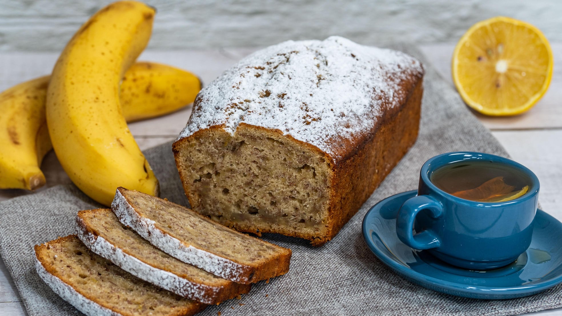 Очень вкусный и весьма легкий в приготовлении рецепт бананового кекса