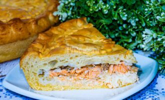 Рыбный пирог с сайрой — 3 пошаговых рецепта