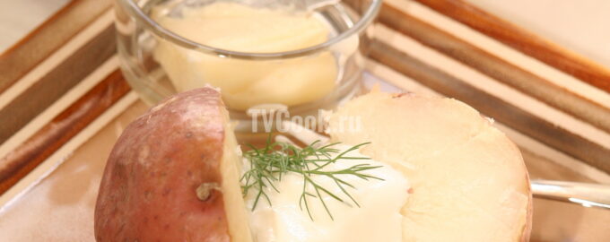 Картофель фаршированный сыром и ветчиной запеченный в духовке