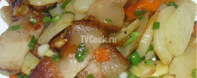 Жареная картошка с мясом и грибами - рецепт пошагово